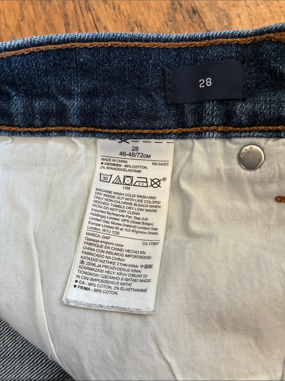 GAP Dark Wash Custom Embroidered Denim Shorts with Floral Accents - Blue size 28 - Picture 5 of 9